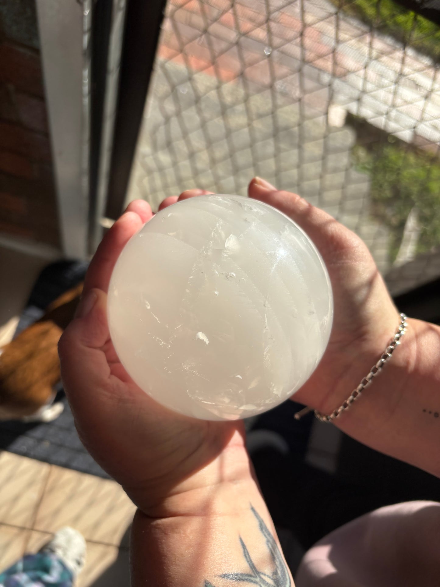 STATEMENT Milky Quartz Sphere 1.6kg