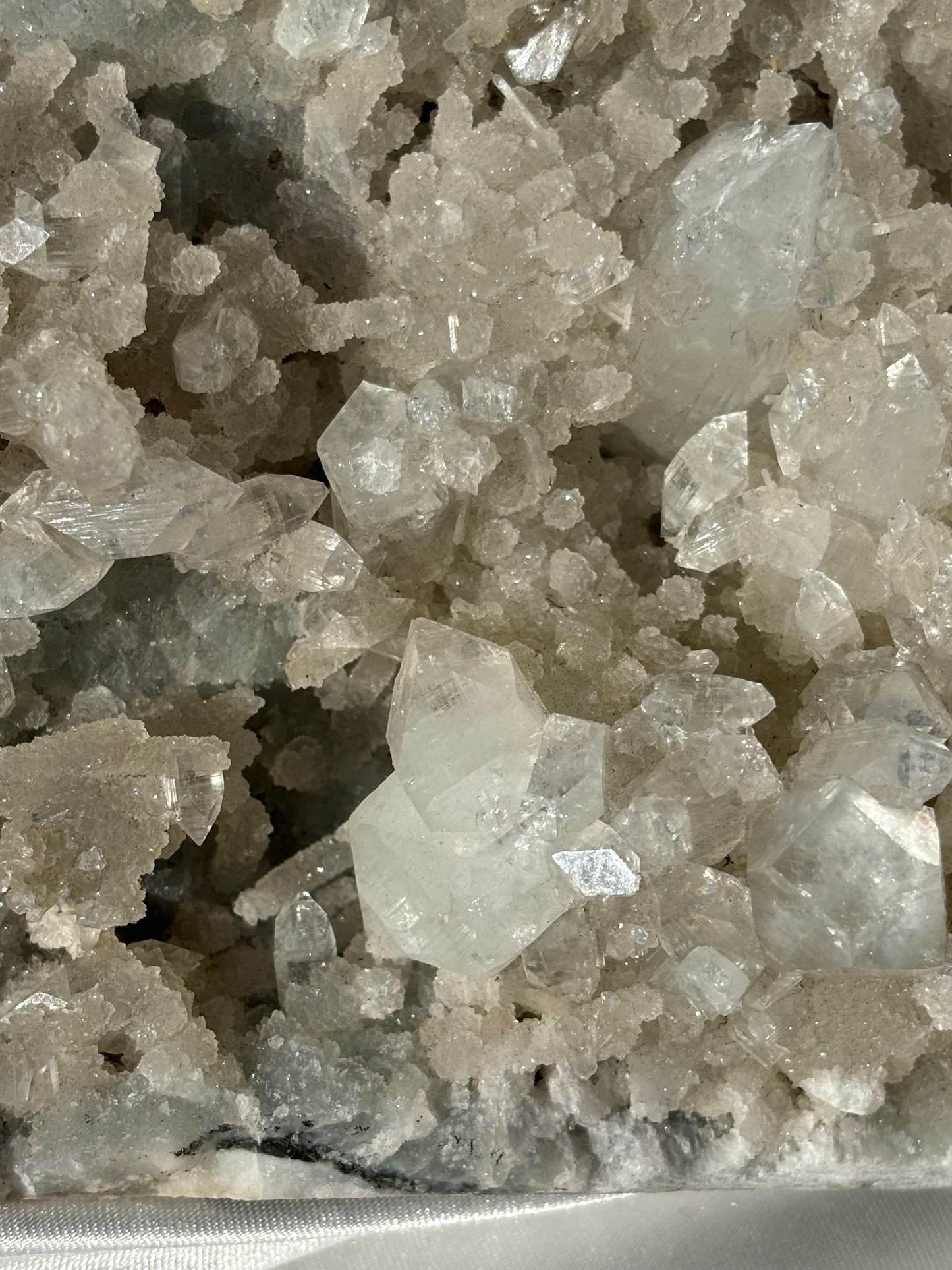 STATEMENT Apophyllite Cluster 1.513kg
