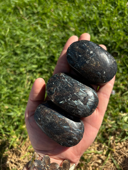 Arfvedsonite Palmstones