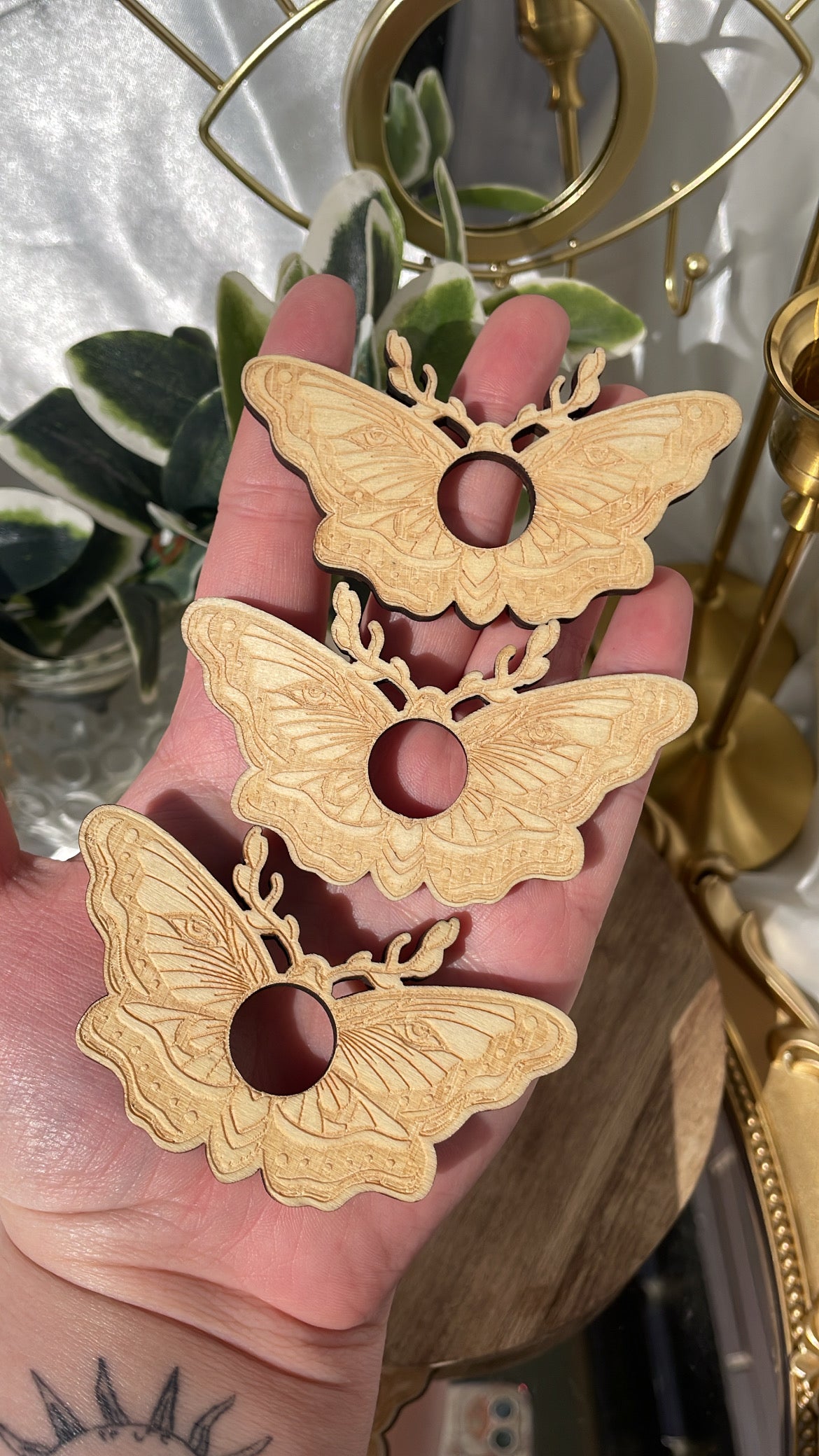 Wooden Butterfly Sphere Stand