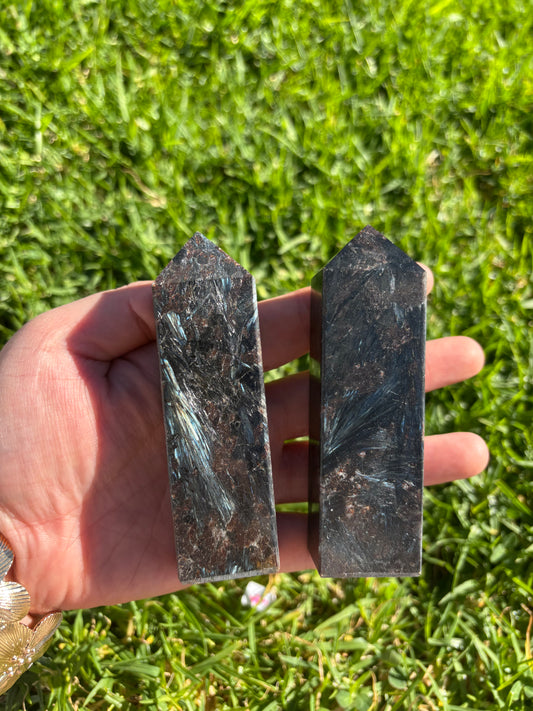Arfvedsonite Points